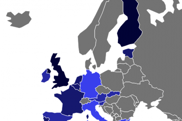 Carte di credito, le usiamo solo 50 volte in un anno