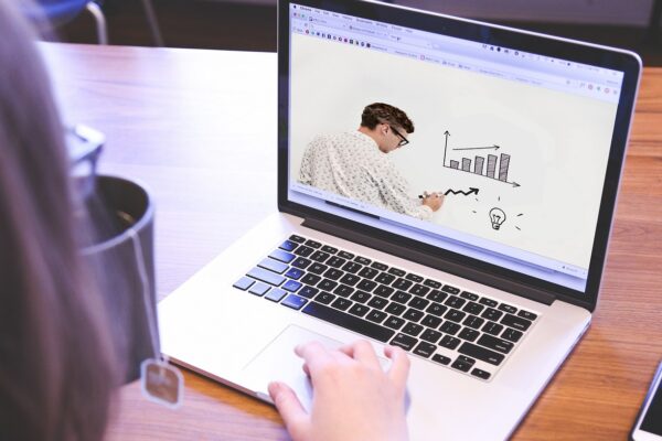 Pubblicità online e social media: quanto investono le aziende in Italia?