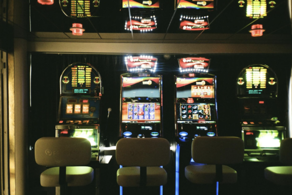 L’IA nel design dei giochi da casinò: slot, tavoli e RNG