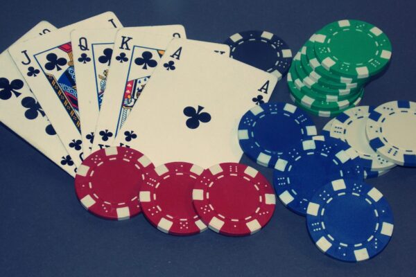 Statistiche, probabilità e strategia dietro ogni partita di poker Statistiche, probabilità e strategia dietro ogni partita di poker